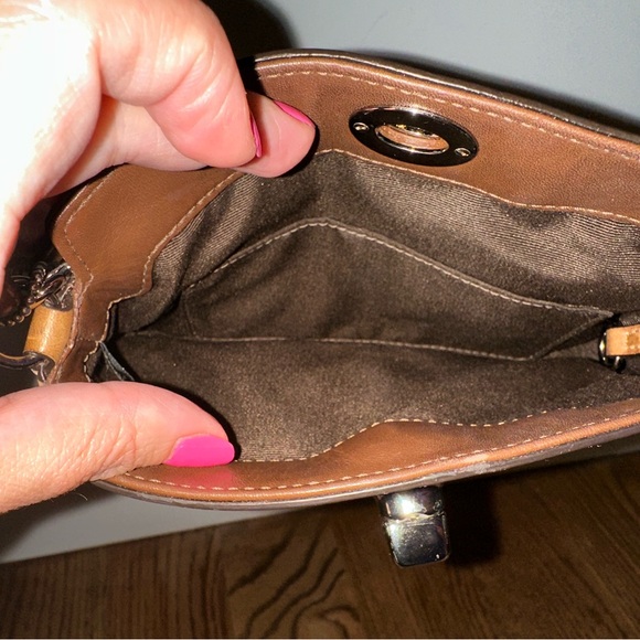 Coach - Picture 2 of 4